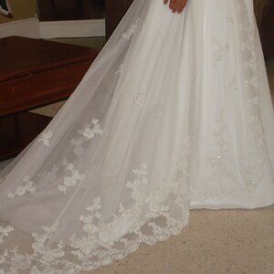 David's Bridal Wedding Dress - Brand NEW - $400